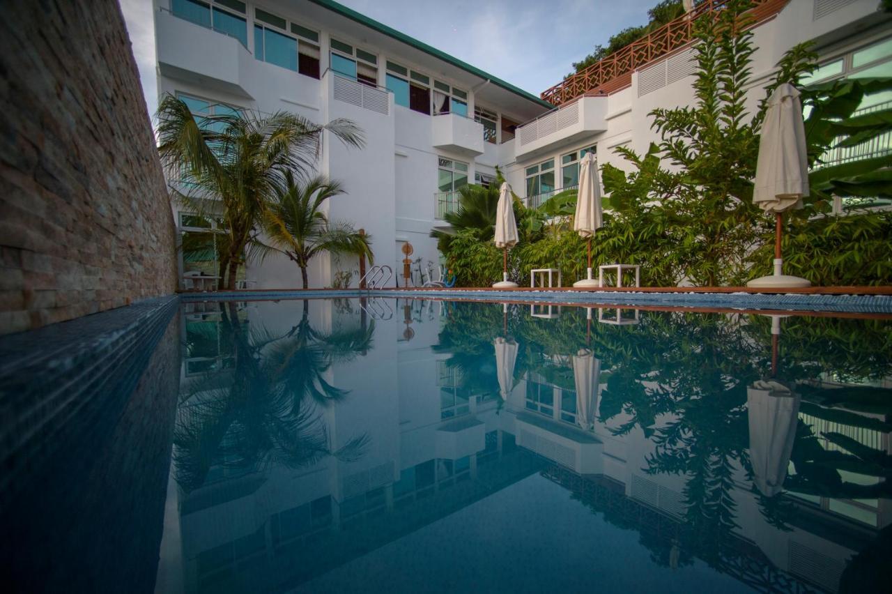 Perla Dhangethi Hotel Exterior photo